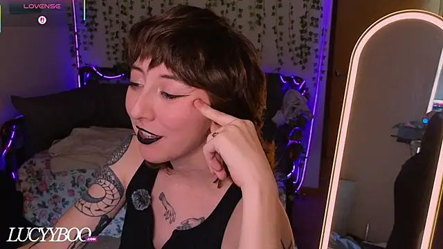 lovelylucyy online show from July 16, 9:21 pm