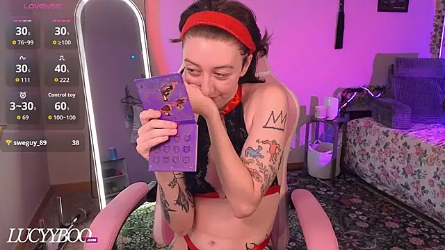 lovelylucyy online show from July 30, 9:25 pm