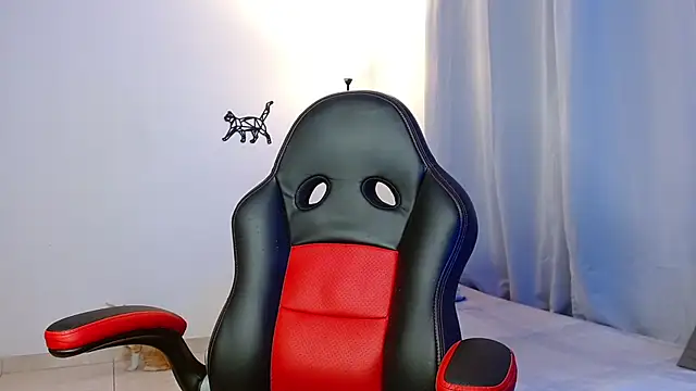 Snapshot of lous_g chatting on January 6, 2:26 am lous g online show from January 6, 2:26 am