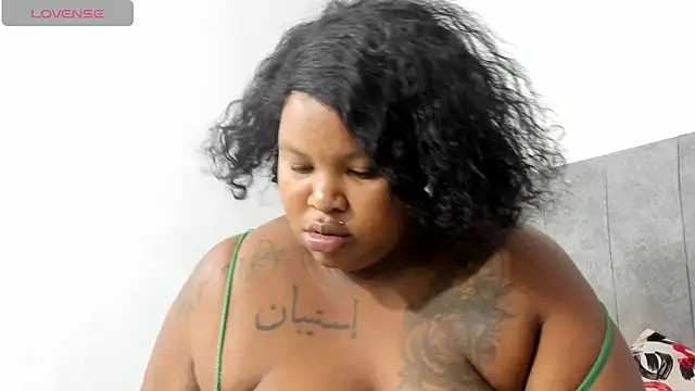 Snapshot of briyinabloom_ chatting on January 17, 1:24 pm briyinabloom  online show from January 17, 1:24 pm