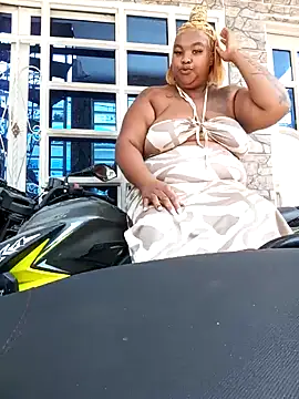 Snapshot of briyinabloom_ chatting on January 29, 4:30 pm briyinabloom  online show from January 29, 4:30 pm