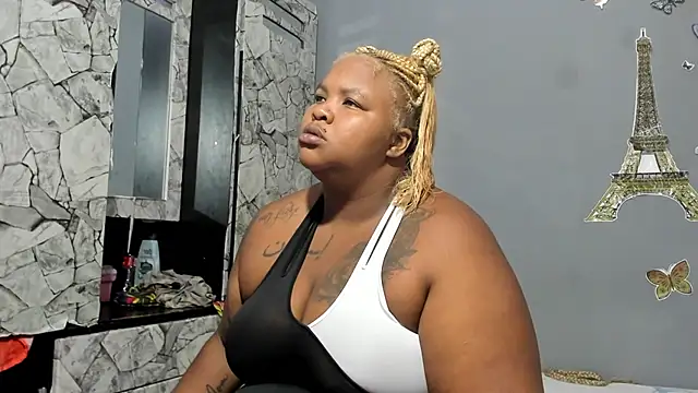 Snapshot of briyinabloom_ chatting on February 7, 1:53 pm briyinabloom  online show from February 7, 1:53 pm