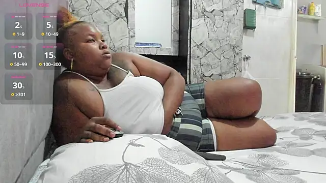 Snapshot of briyinabloom_ chatting on March 19, 4:13 pm briyinabloom  online show from March 19, 4:13 pm