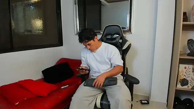 julian wallace online show from February 6, 7:28 pm