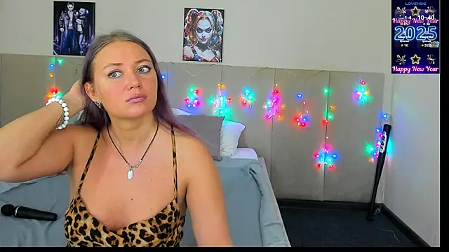 Snapshot of MuscleXXXBarbie chatting on February 14, 2:28 am MuscleXXXBarbie online show from February 14, 2:28 am