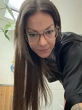 BrownieyQueen online show from November 6, 6:25 am