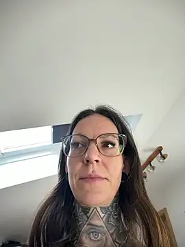 BrownieyQueen online show from February 7, 9:13 am