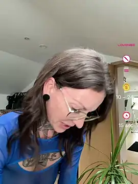 BrownieyQueen online show from May 18, 4:46 pm