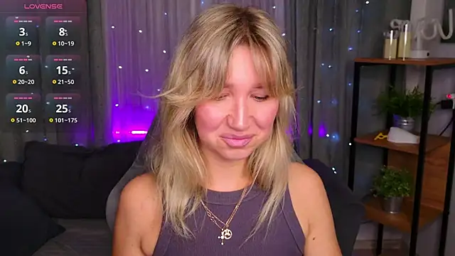 Snapshot of MilaBott chatting on June 19, 8:45 pm MilaBott online show from June 19, 8:45 pm