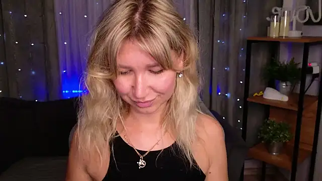 Snapshot of MilaBott chatting on June 29, 7:36 pm MilaBott online show from June 29, 7:36 pm