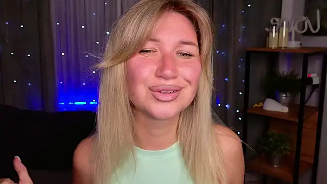 Snapshot of MilaBott chatting on June 30, 7:15 pm MilaBott online show from June 30, 7:15 pm