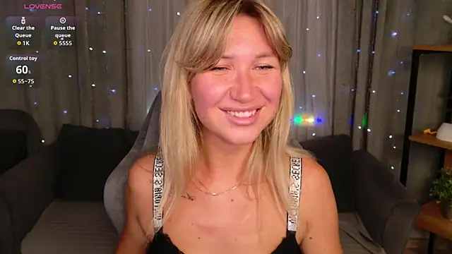Snapshot of MilaBott chatting on July 26, 7:21 pm MilaBott online show from July 26, 7:21 pm