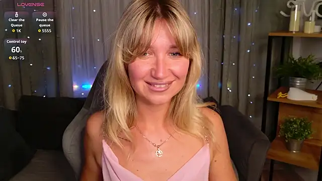Snapshot of MilaBott chatting on July 28, 9:14 pm MilaBott online show from July 28, 9:14 pm