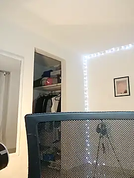 Snapshot of helena_smith chatting on December 6, 5:09 am helena smith online show from December 6, 5:09 am