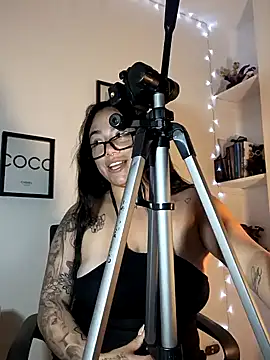 Snapshot of helena_smith chatting on February 6, 10:37 am helena smith online show from February 6, 10:37 am