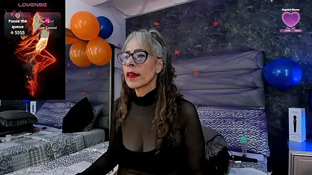 Snapshot of Bella_Evans_ chatting on October 29, 6:53 pm Bella Evans online show from October 29, 6:53 pm