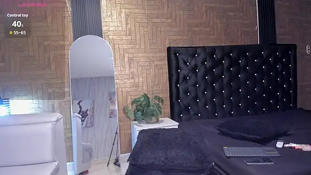 Laross25 online show from July 15, 8:03 pm