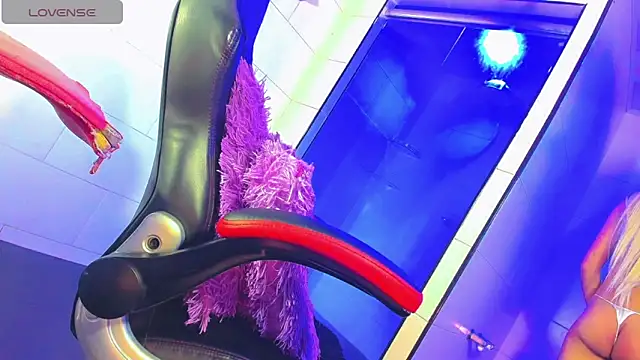 Snapshot of samantha_official_ chatting on January 11, 11:56 pm samantha official online show from January 11, 11:56 pm