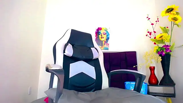 Snapshot of samantha_official_ chatting on January 13, 7:53 pm samantha official online show from January 13, 7:53 pm