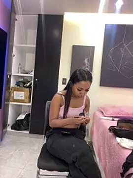 Snapshot of GabrielaLugo chatting on May 15, 11:50 am GabrielaLugo online show from May 15, 11:50 am