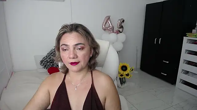 Chiraz hasnaa online show from January 27, 11:54 pm