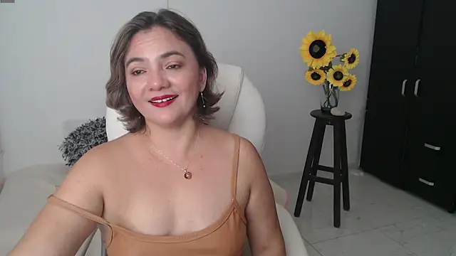 Chiraz hasnaa online show from March 21, 12:51 am