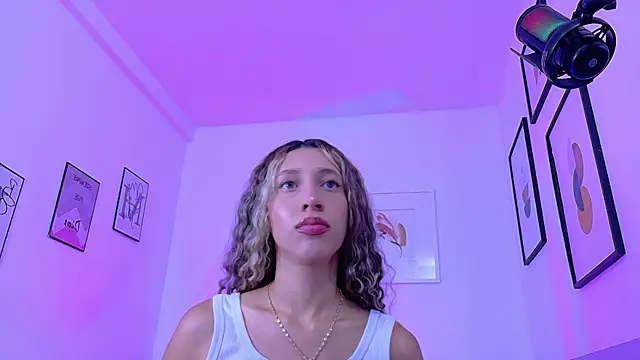 Snapshot of Beautifulskinny18 chatting on July 14, 6:57 pm Beautifulskinny18 online show from July 14, 6:57 pm