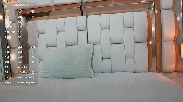 Snapshot of Beautifulskinny18 chatting on August 3, 7:50 pm Beautifulskinny18 online show from August 3, 7:50 pm
