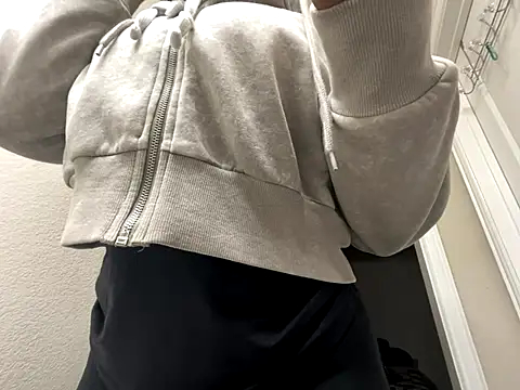 Snapshot of wynterheat chatting on November 1, 7:10 am wynterheat online show from November 1, 7:10 am