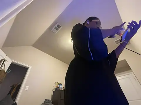 Snapshot of wynterheat chatting on November 3, 1:08 am wynterheat online show from November 3, 1:08 am