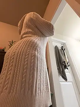 Snapshot of wynterheat chatting on November 11, 6:24 am wynterheat online show from November 11, 6:24 am