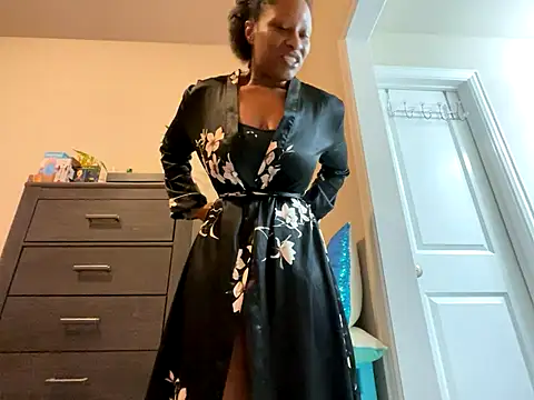 Snapshot of wynterheat chatting on November 15, 5:38 am wynterheat online show from November 15, 5:38 am