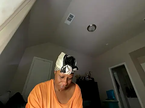 Snapshot of wynterheat chatting on December 16, 5:51 pm wynterheat online show from December 16, 5:51 pm