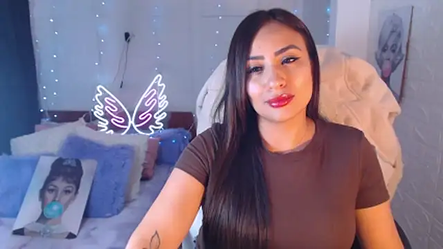 Snapshot of Paulina_627 chatting on May 22, 6:13 pm Paulina 627 online show from May 22, 6:13 pm
