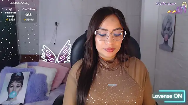 Snapshot of Paulina_627 chatting on May 25, 4:13 pm Paulina 627 online show from May 25, 4:13 pm