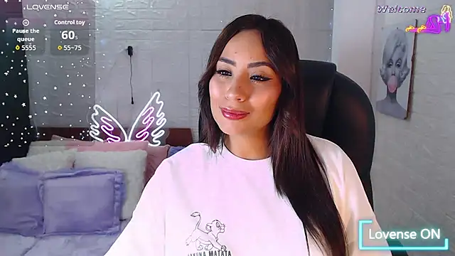 Snapshot of Paulina_627 chatting on June 3, 4:45 pm Paulina 627 online show from June 3, 4:45 pm