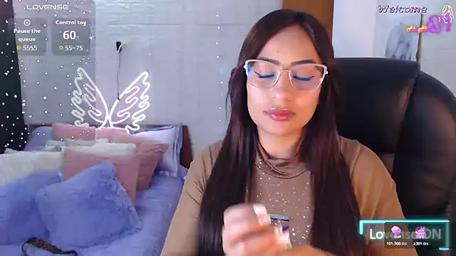 Snapshot of Paulina_627 chatting on June 5, 9:09 pm Paulina 627 online show from June 5, 9:09 pm