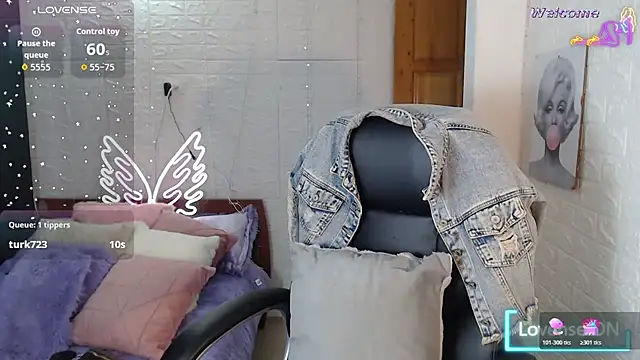 Snapshot of Paulina_627 chatting on June 8, 5:02 pm Paulina 627 online show from June 8, 5:02 pm