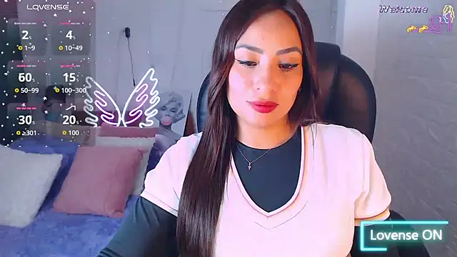 Snapshot of Paulina_627 chatting on June 17, 6:09 pm Paulina 627 online show from June 17, 6:09 pm