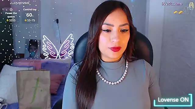 Snapshot of Paulina_627 chatting on June 20, 3:04 pm Paulina 627 online show from June 20, 3:04 pm