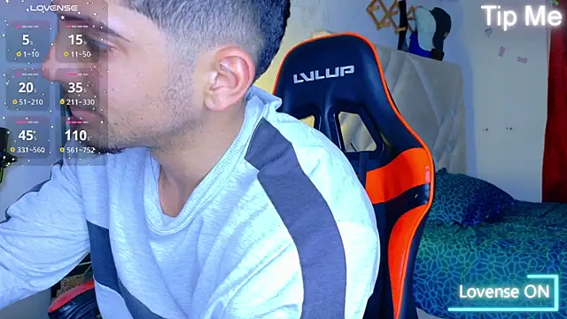 Rich boy01 online show from October 28, 9:28 pm