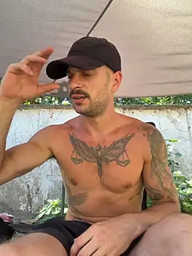 Snapshot of Greyoff chatting on June 22, 12:02 pm Greyoff online show from June 22, 12:02 pm