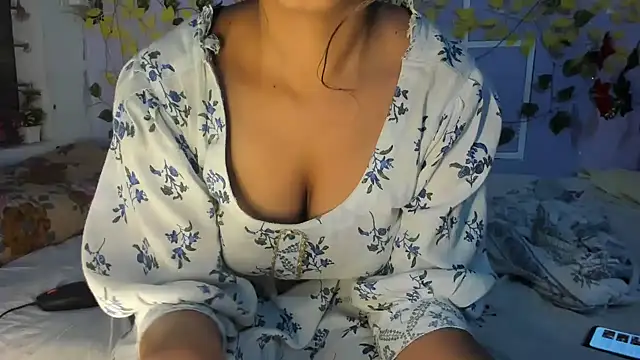 aarjulove online show from May 7, 4:23 pm