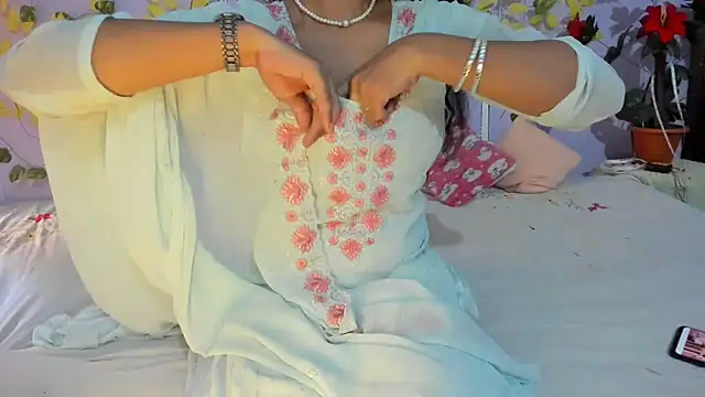 aarjulove online show from June 19, 9:46 am