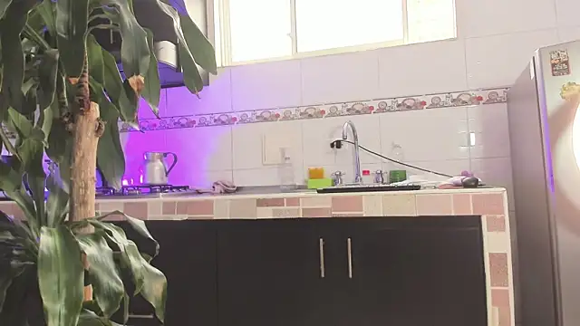 Snapshot of Emma-evans chatting on March 1, 5:38 pm Emma-evans online show from March 1, 5:38 pm