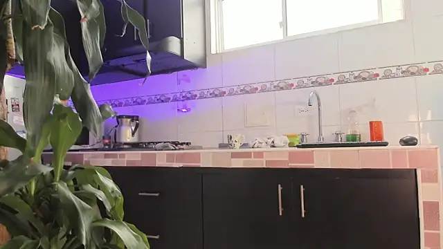 Snapshot of Emma-evans chatting on March 15, 1:51 pm Emma-evans online show from March 15, 1:51 pm