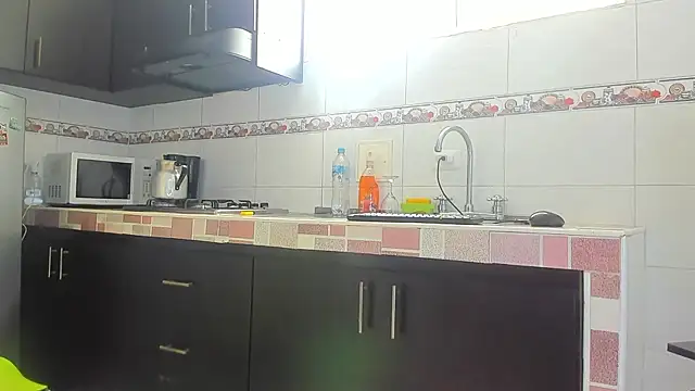 Snapshot of Emma-evans chatting on October 12, 3:00 pm Emma-evans online show from October 12, 3:00 pm