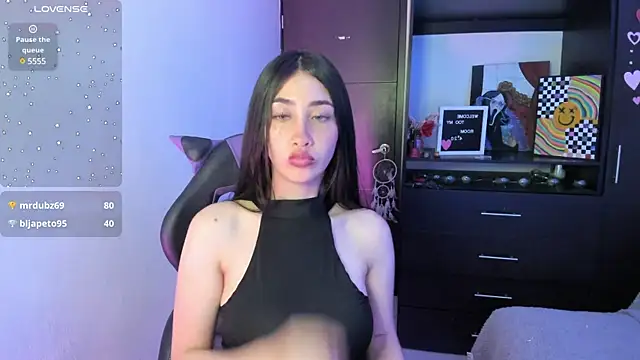 Emilytafur online show from January 11, 2:30 am