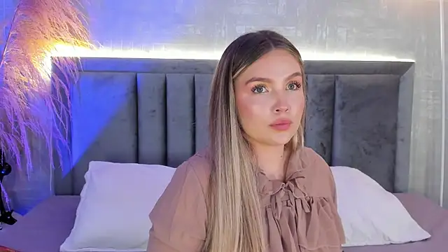 Snapshot of GaiaBaker chatting on October 23, 5:12 pm GaiaBaker online show from October 23, 5:12 pm