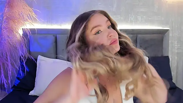 Snapshot of GaiaBaker chatting on October 29, 1:35 pm GaiaBaker online show from October 29, 1:35 pm